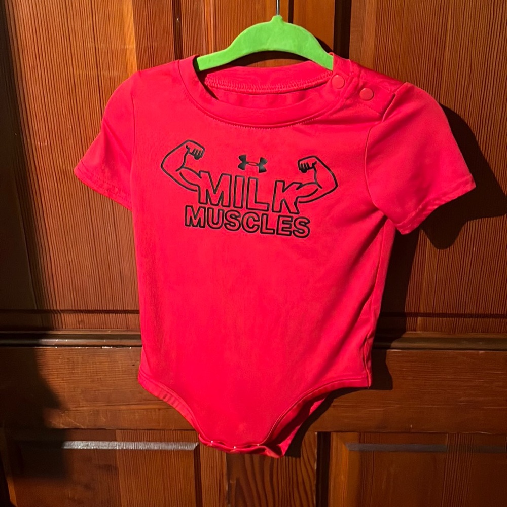 Under Armour short sleeve body suit 6-9 months